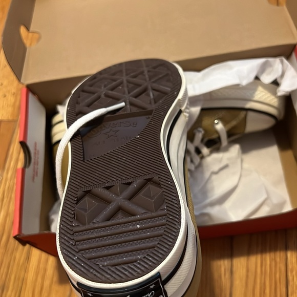 Converse high top like new-worn twice - Picture 2 of 7